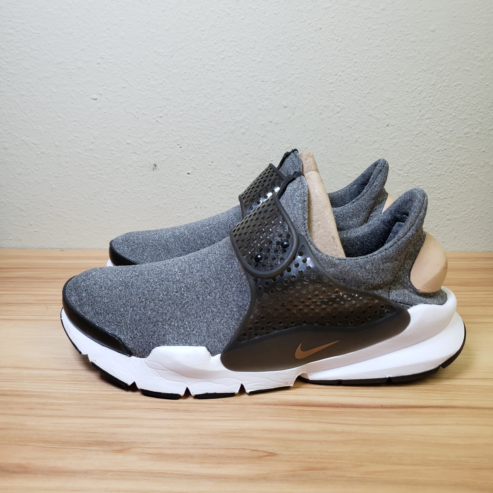 Nike Women's Size 10 Sock Dark Slip On Sneakers Black Gray Fleece Running Shoes
